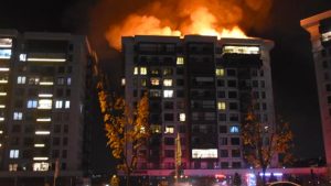 İşten kovulan apartman vazifelisi 11 katlı binayı kundakladı, yangın söndürme sistemindeki vanaları kapattı