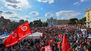 İtalya'da 200 bin kişi 'faşizme karşı' şov yaptı