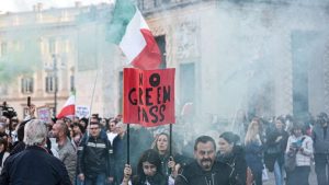 İtalya'da Covid sertifikası aksisi şovlara kısıtlama getirildi: Hastalığın bulaşma riskini artırıyor