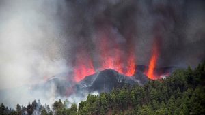 Kanarya Adaları'ndaki La Palma yanardağı faaliyete geçti