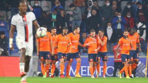 Kara Kartal tepe yolunda ağır yaralı! Beşiktaş, deplasmanda Başakşehir'e 3-2 yenildi