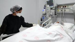 Kovid-19 hastalarının mecburi refakatçilerine "özel hastanelere fiyat ödemeyin" uyarısı