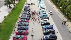 Maltepe'de elektrikli arabalardan 'sessiz' 30 Ağustos konvoyu