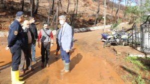 Marmaris Belediye Lideri Oktay'dan 'erozyon' uyarısı: Karayolu Kenarlarındaki demir bariyerlerin bile ayakları boşalmış durumda!