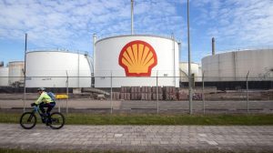 Merkezini İngiltere'ye taşımaya hazırlanan güç devi Royal Dutch Shell ismini değiştiriyor