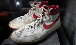Michael Jordan'ın giydiği spor ayakkabılar açık artırmada rekor fiyata satıldı