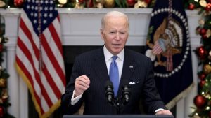 Omicron varyantı: ABD Lideri Joe Biden 'şimdilik' kapanma olmayacağını duyurdu