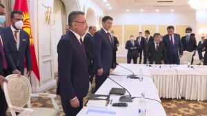 Son dakika siyaset: Cumhurbaşkanı Yardımcısı Oktay, Kırgızistan'daki Türk iş insanlarıyla bir ortaya geldi