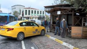 "Takside unutulan 1 milyon 800 bin lira sahibine teslim edildi" haberi temelsiz çıktı, taksici kendisini tuvalete kilitledi