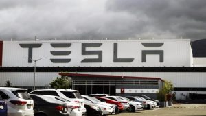 Tesla, maliyeti düşürmek için California'dan Teksas'a taşınıyor