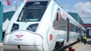 Ulaştırma ve Altyapı Bakanı Karaismailoğlu: Birinci ulusal ve elektrikli tren kısa müddet sonra raylarda