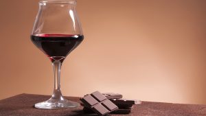 Ünlü kardiyolog yanıtladı: Şarap, kahve ve çikolata hakikaten kalbe güzel gelir mi?
