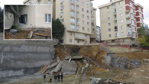 Üsküdar Belediyesi'nin proje inşaatında çalışma sırasında istinat duvarı çöktü