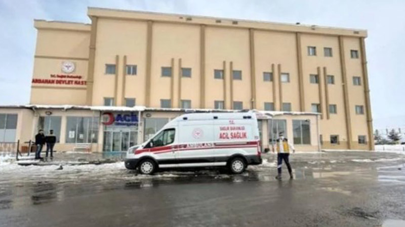 42 lise öğrencisi, ishal ve kusma şikâyetiyle hastaneye kaldırıldı