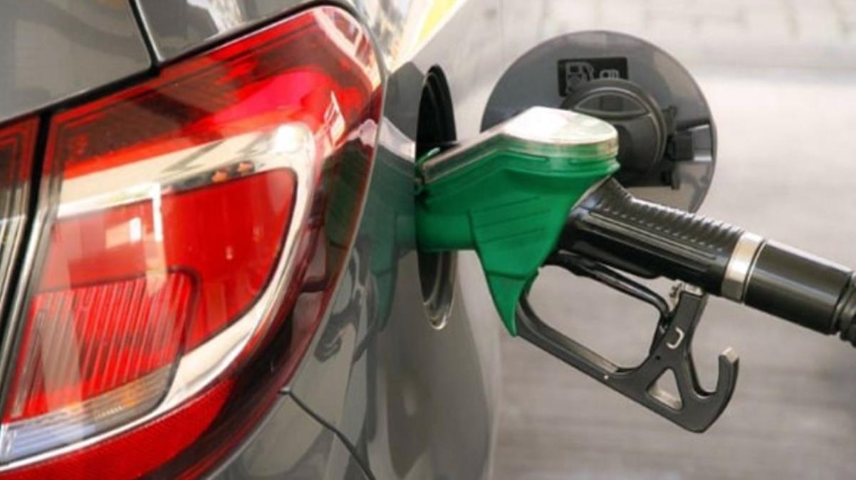 Akaryakıta son üç günde üçüncü indirim! Akaryakıt 18 liralara, motorin 19 liralara geriledi Akaryakıta son üç günde üçüncü indirim! Akaryakıt 18 liralara, motorin 19 liralara geriledi