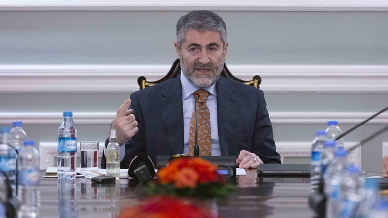 Bakan Nebati: FED'in faiz kararı olağanda Türkiye'de dövizi etkilerdi; şu an bu hassasiyetin olmadığı, Türkiye'nin kendi yolunda gittiğini gösteriyor