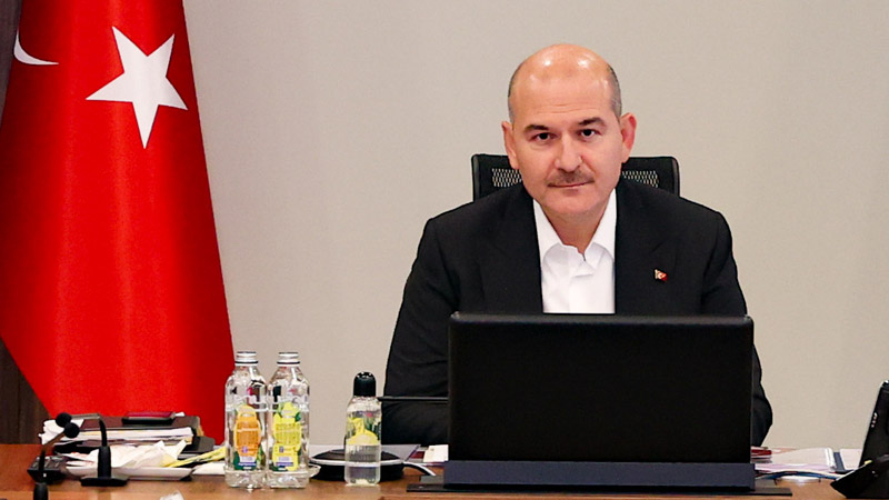 Bakan Soylu, "Polis memuru, AKP ilçe liderinin hakaretleri yüzünden mi intihar etti?" sorusuna yanıt verdi: Çalışanın ailesine ruhsal hizmet veriyoruz Bakan Soylu, "Polis memuru, AKP ilçe liderinin hakaretleri yüzünden mi intihar etti?" sorusuna yanıt verdi: Çalışanın ailesine ruhsal hizmet veriyoruz