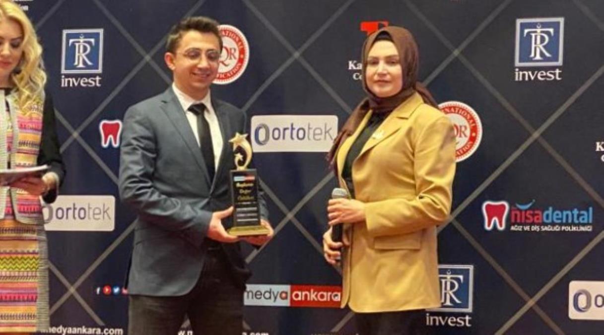 "Başkente Paha Ödülleri" merasiminde Av. Bedia Teymur mükafatları sahiplerine verdi "Başkente Paha Ödülleri" merasiminde Av. Bedia Teymur mükafatları sahiplerine verdi