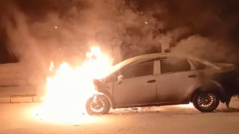 Bayan kıyafeti giyip eşinin arabasını yaktı, özgür bırakıldı!