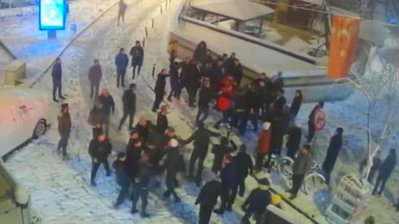 Beyoğlu’nda kartopu arbedesi silahlı çatışmaya dönüştü