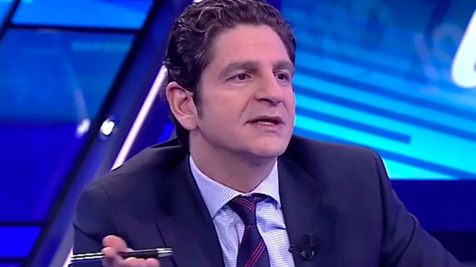 Bildirici: Güntekin Onay'ın yayın ihalesi konusunda işverenini savunması, bağımsızlığı ve yorumlarına gölge düşürdü Bildirici: Güntekin Onay'ın yayın ihalesi konusunda işverenini savunması, bağımsızlığı ve yorumlarına gölge düşürdü