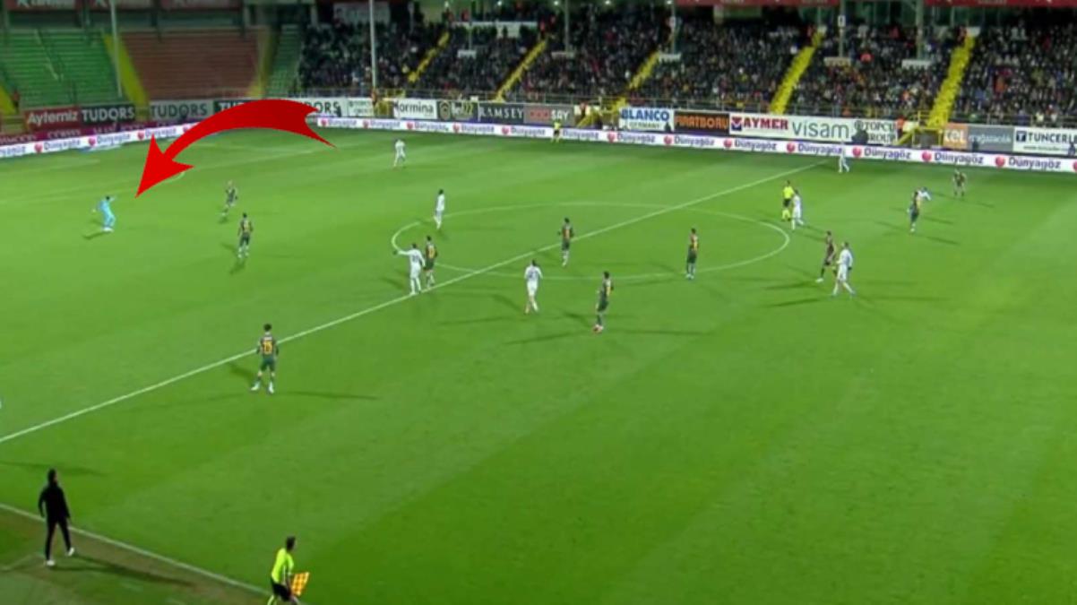 Bir bunu yapmadığı kalmıştı! Altay Bayındır, Üstün Lig'de unsur imza attı Bir bunu yapmadığı kalmıştı! Altay Bayındır, Üstün Lig'de unsur imza attı