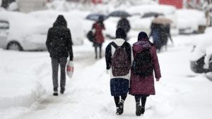 Bugün okullar tatil mi? 23 Aralık Perşembe kar yağışı nedeniyle okullar tatil mi, nerelerde okul tatil? Hangi vilayetlerde okul tatil?