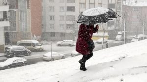 İstanbul beyaza büründü, herkes birebir soruyu soruyor: Kar yağışı ne kadar sürecek?