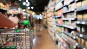 İstanbul'da marketlerde ayçiçeği yağı kontrolü; fiyat farkı tespit edilen işletmelere ceza kesildi