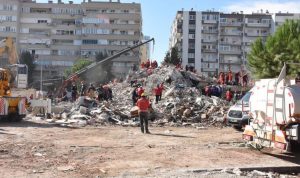 İzmir'deki sarsıntı sonrası apartmanı davasında gerginlik; "Şov yapmayın”
