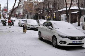 Kars'ta okullara kar tatili