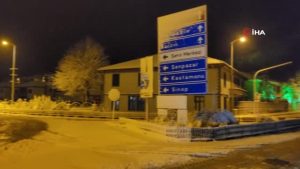 Kastamonu'da kar yağışı tesirli olmaya devam ediyor... 3 ilçede okullar tatil edildi