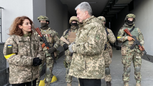 Kiev'e giden Nagehan Alçı'dan 'askeri üniforma' tenkitlerine cevap: Çok soğuktu, o denli dolaşmıyorum