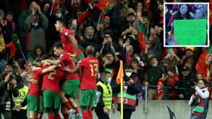 Portekiz maçına damga vuran pankart! İki bayan taraftar Ronaldo'nun spermlerini istedi