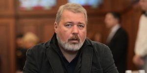 Rus gazeteci, Nobel mükafatını Ukraynalı mültecilere bağışlıyor