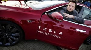 Tesla'nın başı Elon Musk'ın Twitter paylaşımları nedeniyle kaygıda
