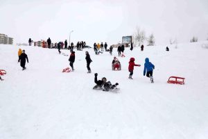 Vatandaşlar karın keyfini 'Beleştepede' çıkardı