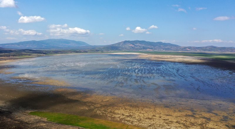 Yok olma tehlikesiyle karşı karşıya kalan Marmara Gölü'ne Bozdağ'dan su taşınacak