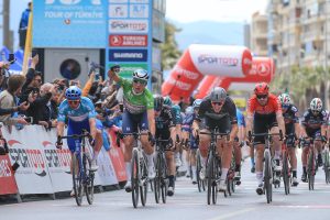 57. Cumhurbaşkanlığı Türkiye Bisiklet Turu’nun Çeşme-İzmir etabını kazanan Jasper Philipsen