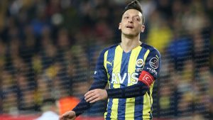 Acun Ilıcalı'nın sahibi olduğu Hull City, Fenerbahçeli Mesut Özil'i transfer etmek istiyor