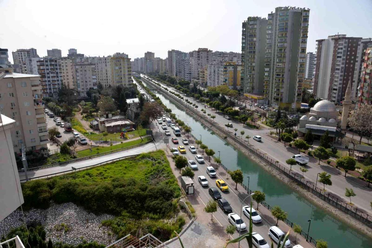 Adana'da otoyol irtibat yolları kapatıldı, kilometrelerce kuyruk oluştu Adana'da otoyol irtibat yolları kapatıldı, kilometrelerce kuyruk oluştu