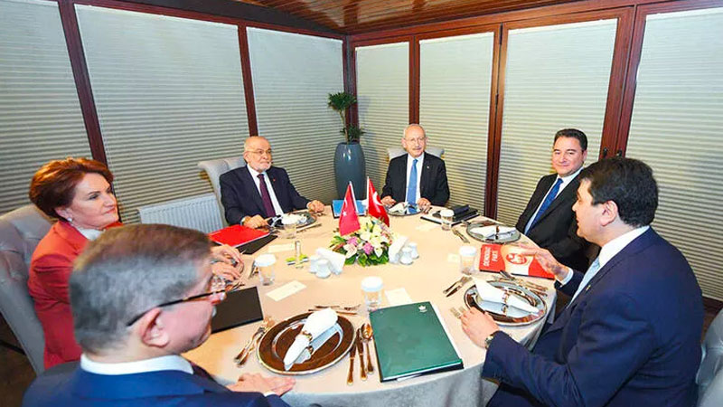 Ahmet Hakan: Dünya "güçlü lider" diye inlerken altılı masa pozları, genel eğilime bayağı bir karşıt kaçıyor üzere