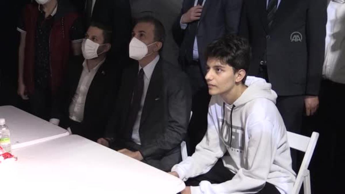 AK Parti Sözcüsü Ömer Çelik, gençlerle buluştu