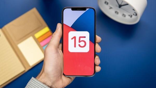 Apple otomatik iOS güncellemelerindeki gecikmenin nedenini açıkladı Apple otomatik iOS güncellemelerindeki gecikmenin nedenini açıkladı
