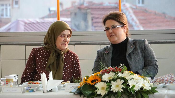 Bakan Derya Yanık huzurevi sakinleri ile iftar yaptı: İnsan doğasına uygun mekanlarda hizmet sunmayı önceliyoruz