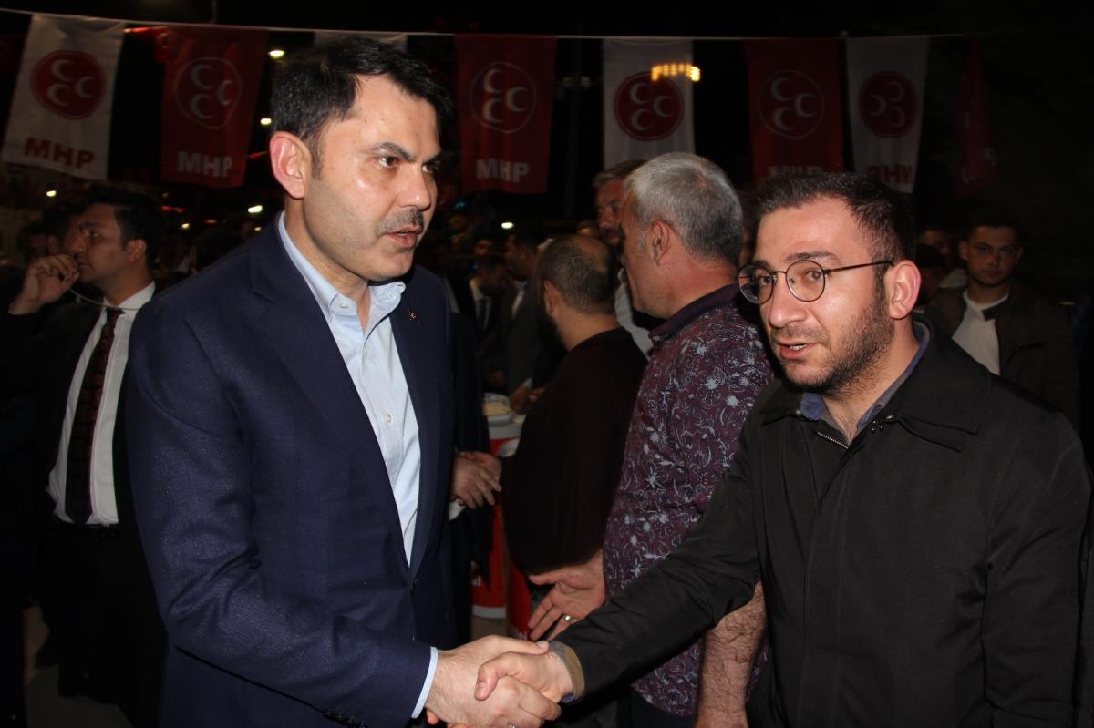 Bakan Kurum MHP standını ziyaret etti Bakan Kurum MHP standını ziyaret etti