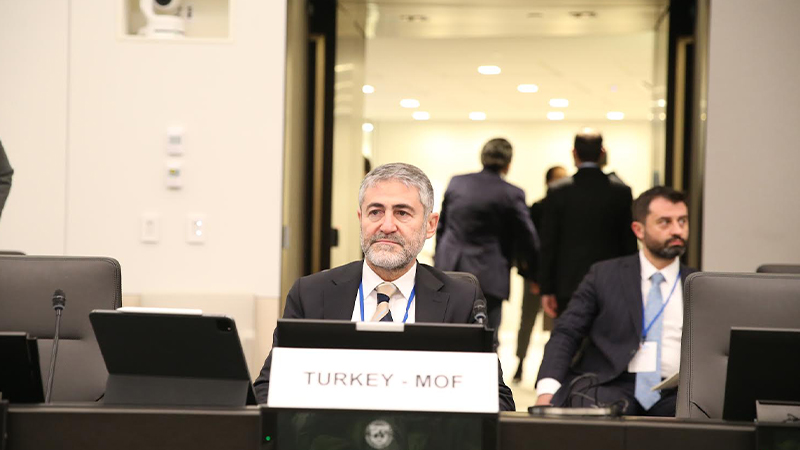 Bakan Nebati ABD'de birtakım şirket yöneticileriyle bir ortaya geldi