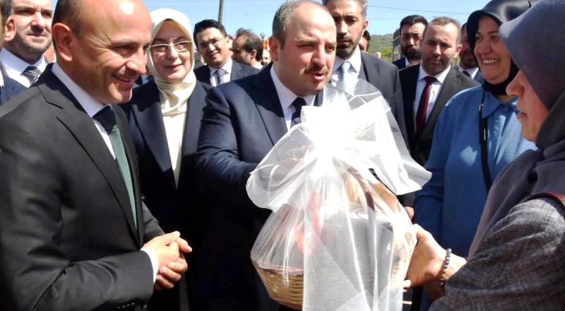 Bakan Varank'tan girişimci Altınovalı kadınlara tam destek