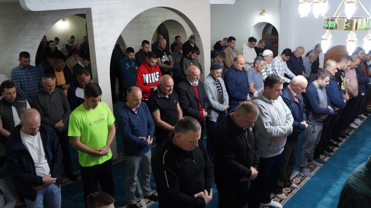 Balkanlar'da Kadir Gecesi dualarla idrak edildi Balkanlar'da Kadir Gecesi dualarla idrak edildi