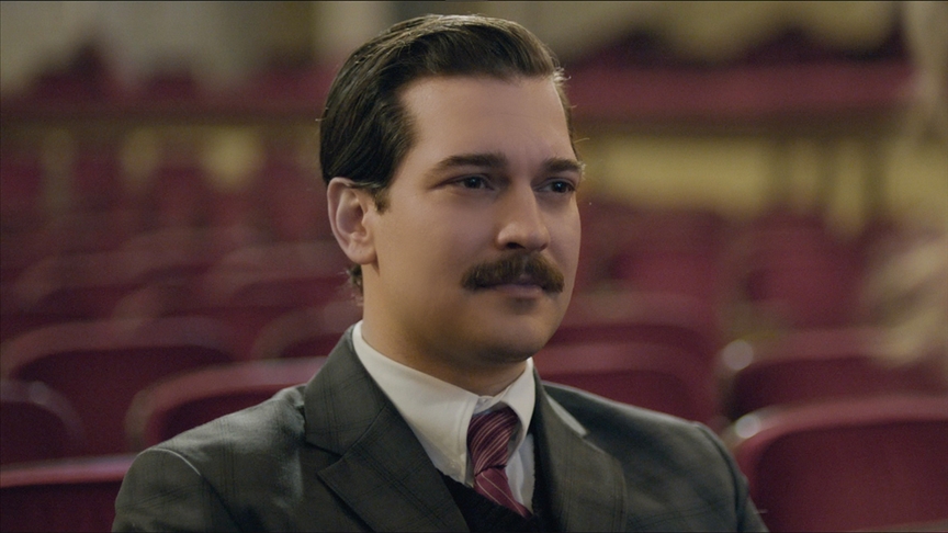 Çağatay Ulusoy'un başrolünde olduğu "Süslü Korkuluk"  dizisinin ismi değişti